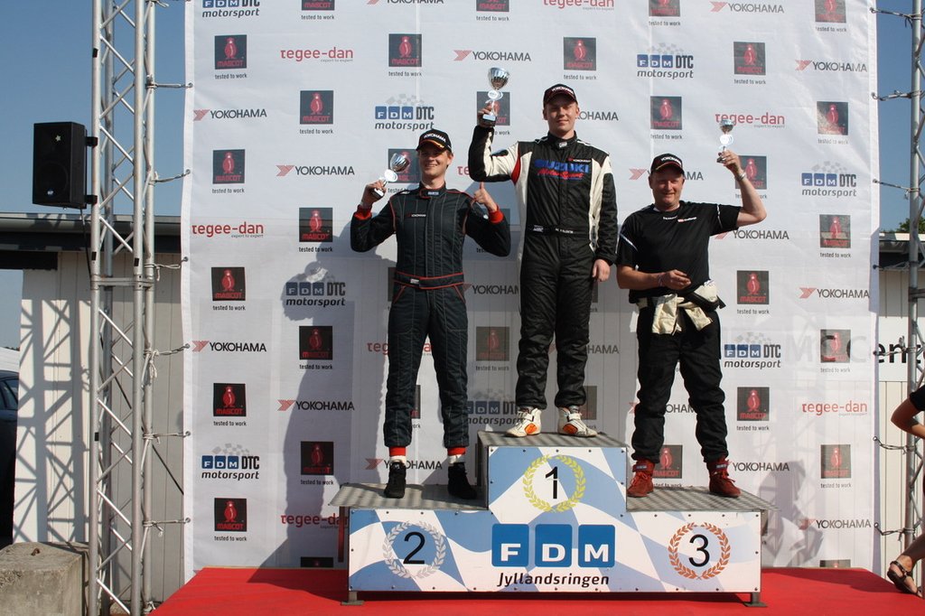 Vinderne af heat 2. Mathias Valentin øverst på podiet foran Mikkel Njor og Jørn Vestergaard
(Foto: Agnes Straarup)
